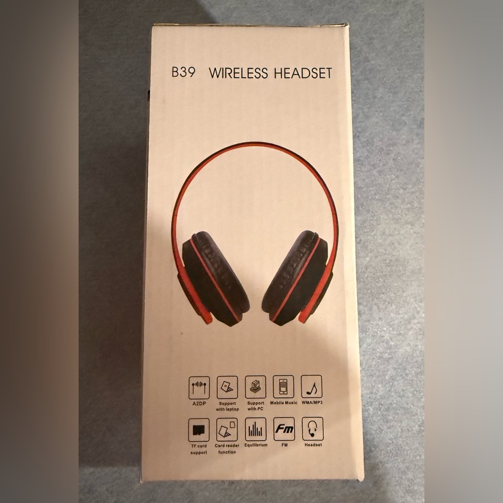 B39 Wireless Headset in White - Picture 5 of 5